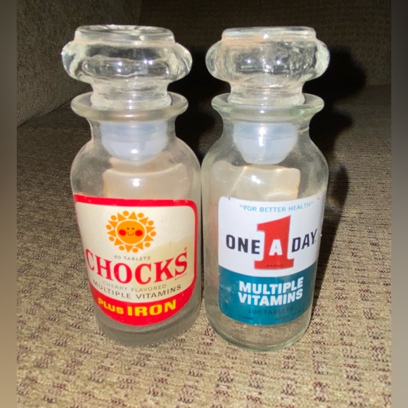 1960S ONE A DAY & SHOCKS IRON VITAMINS GLASS BOTTLE - Picture 1 of 2